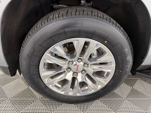 Used 2025 GMC Yukon XL Denali AWD/4WD image 10