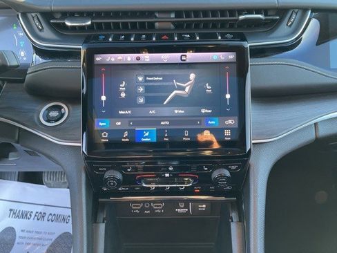 Used 2022 Jeep Grand Cherokee Limited 4xe image 18