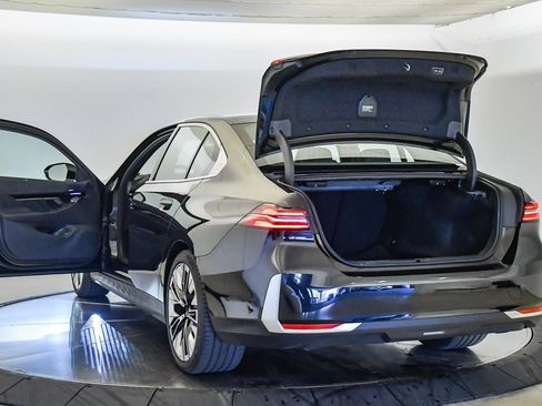 Used 2025 BMW 530i w/ Premium Package image 27