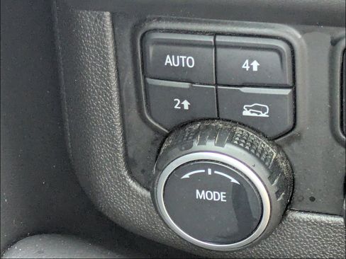 Used 2021 Chevrolet Suburban RST AWD/4WD image 25
