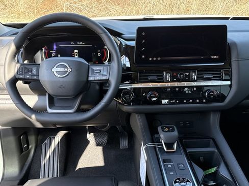 New 2026 Nissan Pathfinder SL image 8