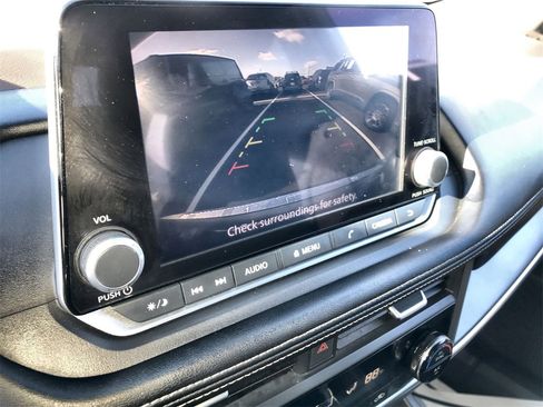 Used 2023 Nissan Rogue SV image 17