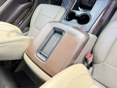 Used 2018 Chevrolet Suburban LT image 60