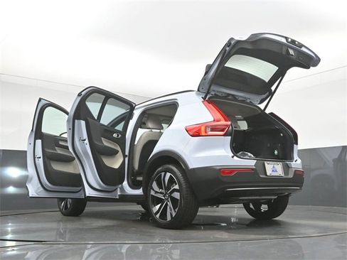 Used 2024 Volvo XC40 B5 Ultimate w/ Protection Package Premier image 55