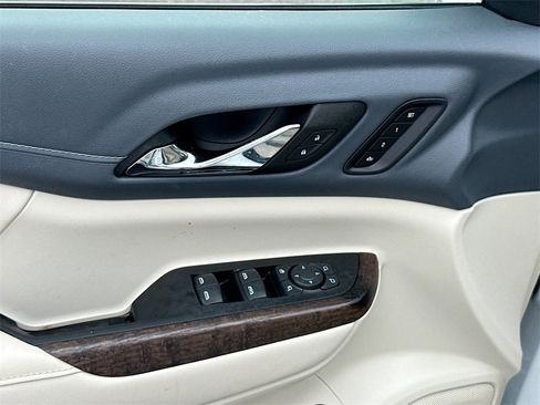 Used 2023 GMC Acadia Denali image 19