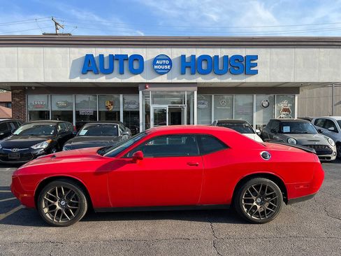 Used 2015 Dodge Challenger SXT RWD image 8