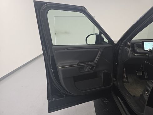 Used 2024 Rivian R1S Adventure AWD/4WD image 16