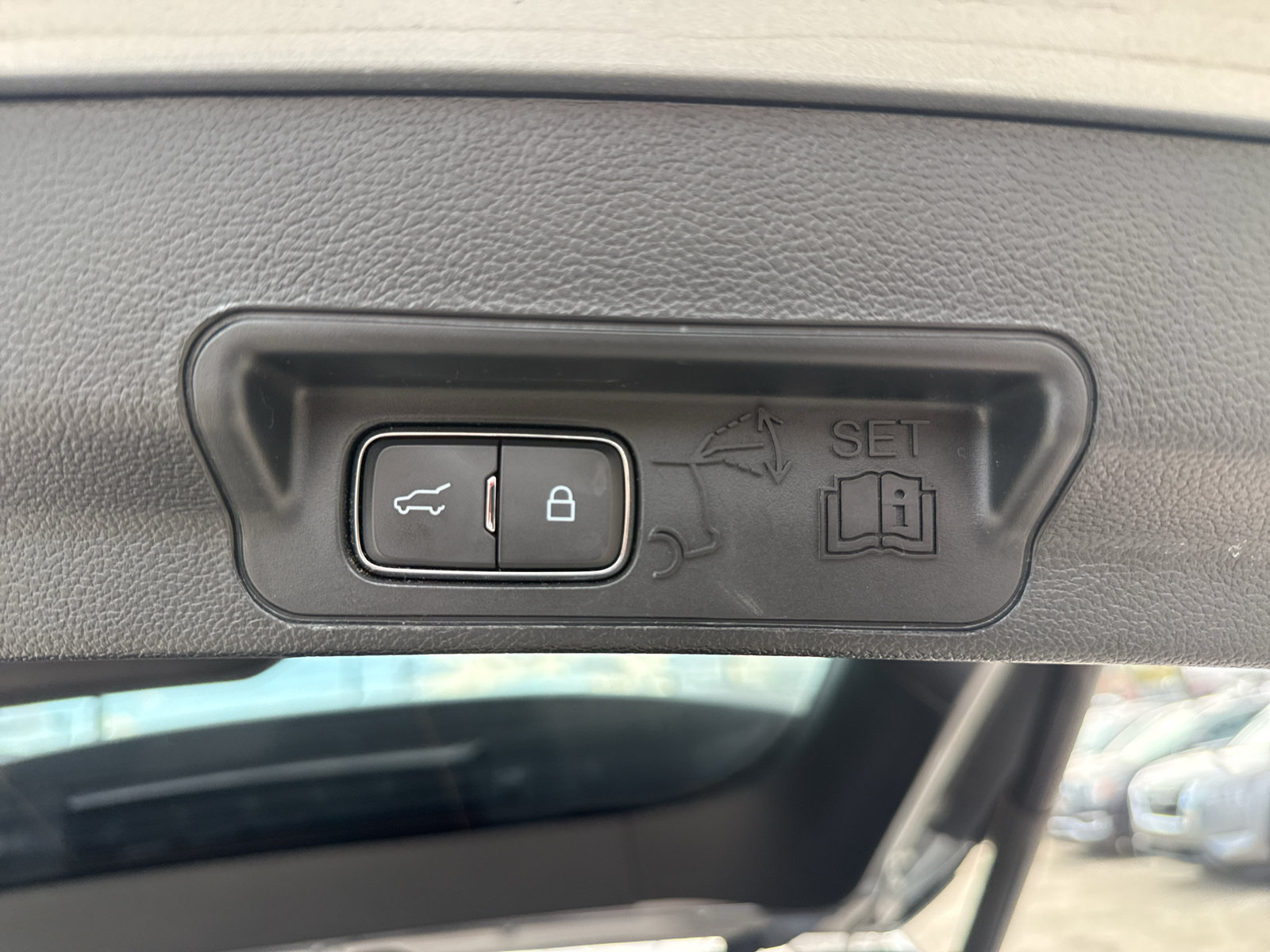 Used 2020 Ford Explorer XLT w/ Equipment Group 202A RWD image 11