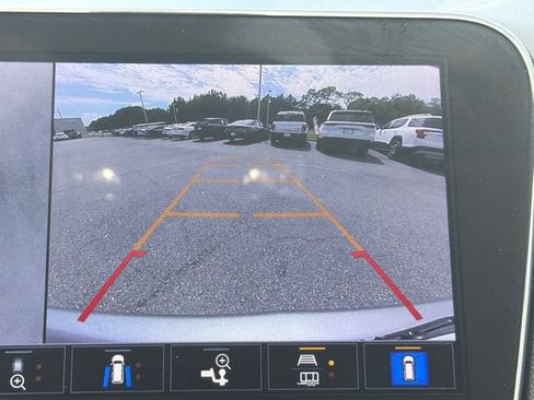 Used 2023 Chevrolet Equinox Premier AWD/4WD image 29