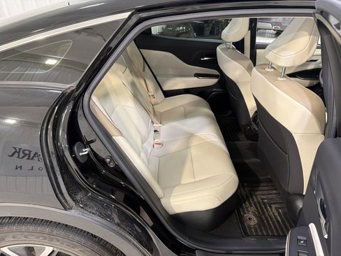 Used 2023 Toyota Crown Limited image 13