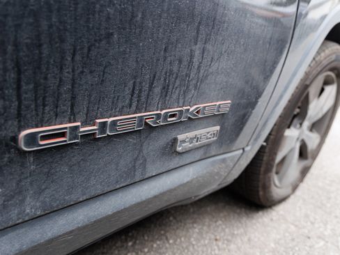 Used 2016 Jeep Cherokee 75th Anniversary image 11