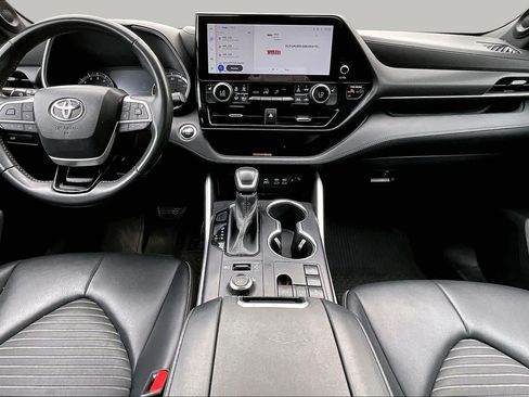 Used 2023 Toyota Highlander XSE AWD/4WD image 16