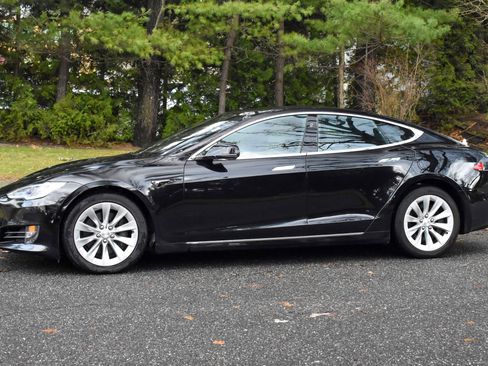 Used 2018 Tesla Model S 75D image 3