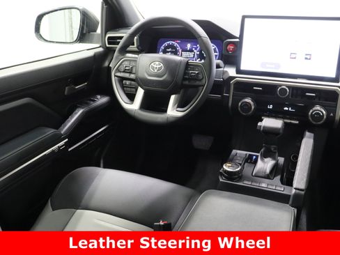 Used 2025 Toyota Tacoma TRD Off-Road image 30