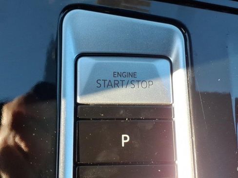 Certified 2024 Volkswagen Atlas Cross Sport SE image 18