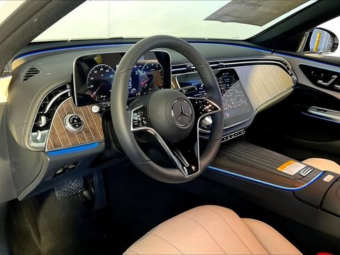 New 2026 Mercedes-Benz E 350 4MATIC Sedan image 9
