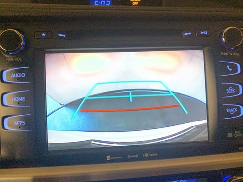 Used 2019 Toyota Highlander XLE image 21