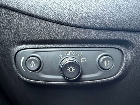 Used 2022 Chevrolet Equinox Premier image 21