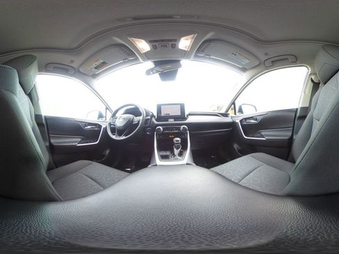 Used 2025 Toyota RAV4 XLE image 38