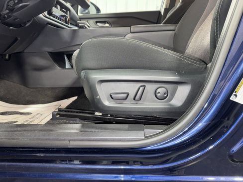 Used 2024 Nissan Rogue SV AWD/4WD image 17