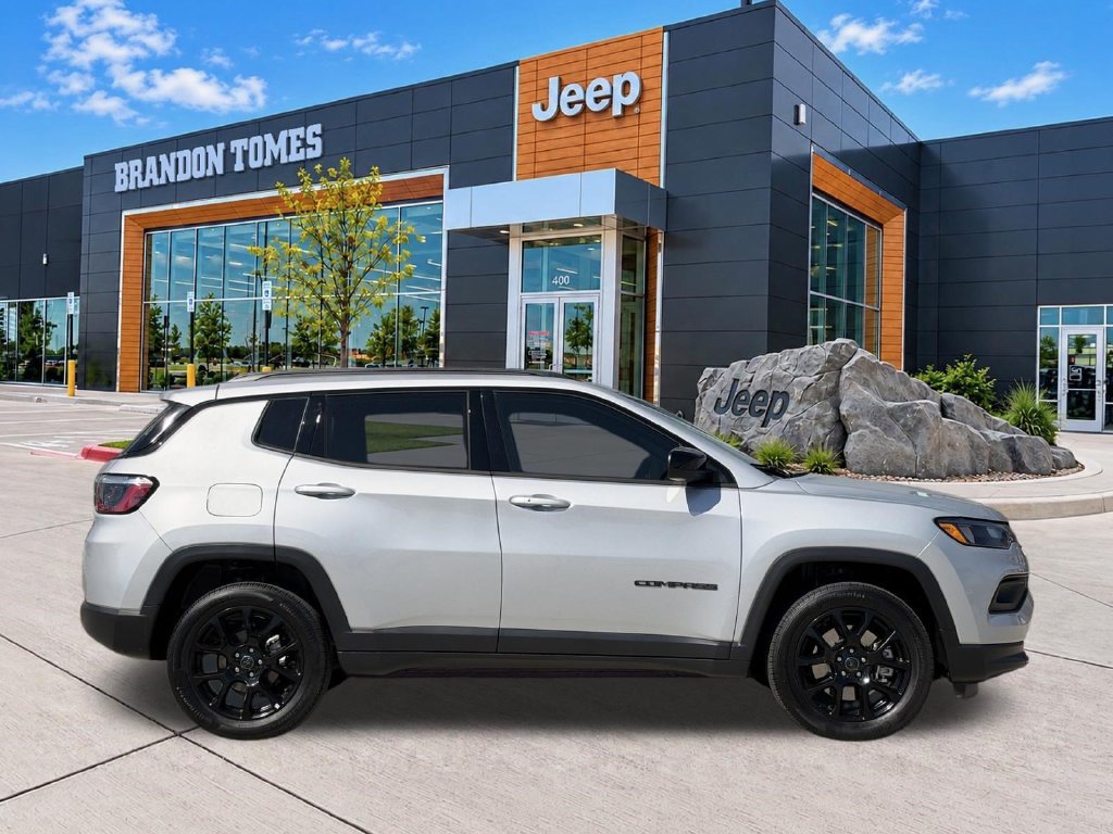 Used 2026 Jeep Compass Latitude AWD/4WD image 2