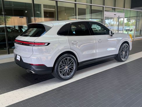 Certified 2024 Porsche Cayenne AWD/4WD image 7