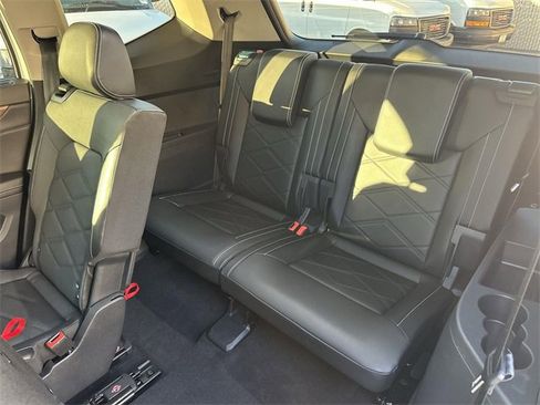 Used 2024 Volkswagen Atlas SE image 39