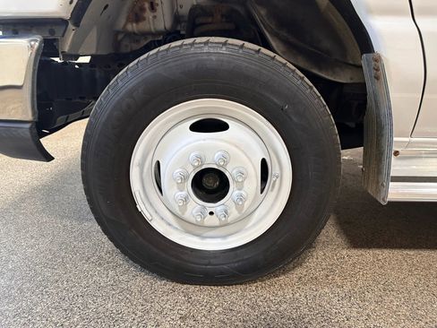 Used 2015 Ford E-350 and Econoline 350 Super Duty image 64