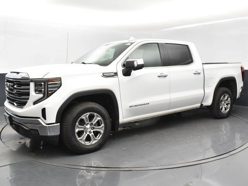Used 2024 GMC Sierra 1500 SLT image 1