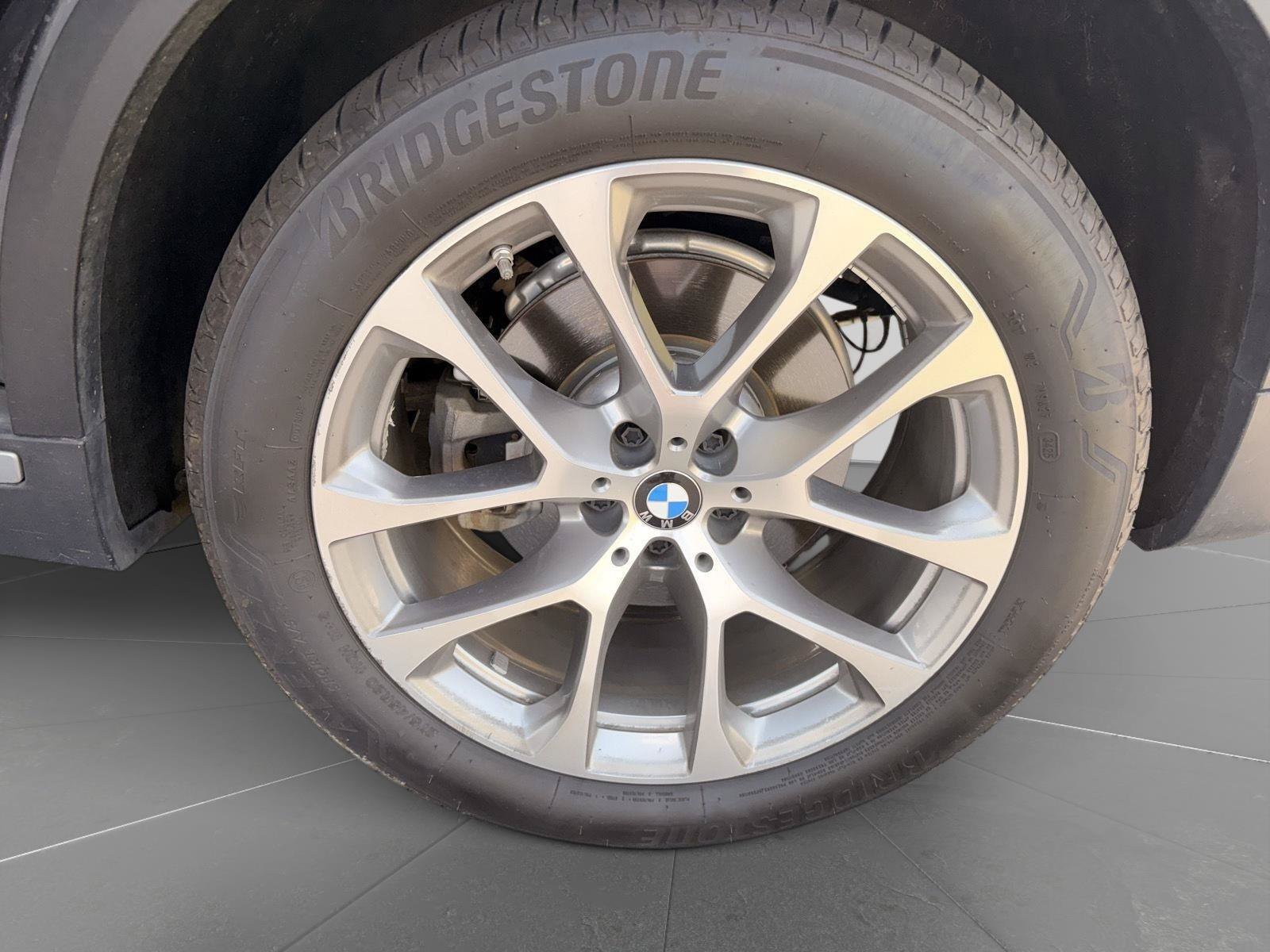Used 2019 BMW X5 xDrive40i w/ Convenience Package AWD/4WD image 6