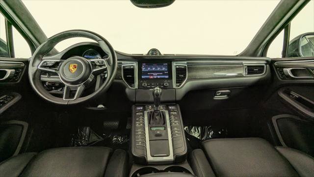 Used 2017 Porsche Macan Turbo AWD/4WD image 20