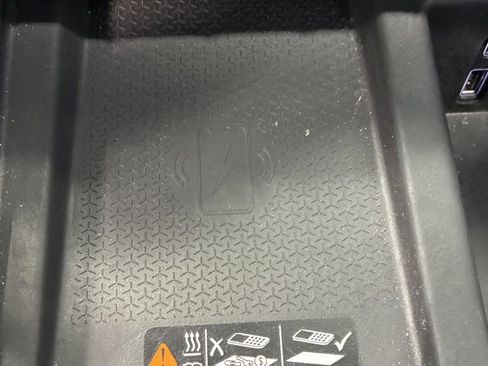 Used 2025 GMC Acadia Elevation image 25