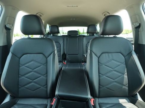Used 2025 Volkswagen Atlas SE FWD image 38