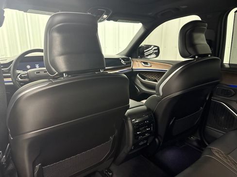 Used 2025 Jeep Grand Cherokee Summit w/ Luxury Tech Group V AWD/4WD image 12