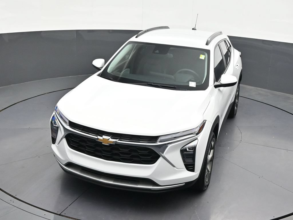Used 2025 Chevrolet Trax LT FWD image 28
