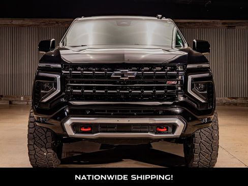 Used 2025 Chevrolet Suburban Z71 w/ Comfort Package image 4