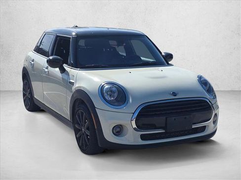 Used 2020 MINI Cooper 4-Door Hardtop image 3