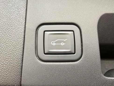 Used 2020 Cadillac XT5 Premium Luxury w/ LPO, Floor Liner Package AWD/4WD image 28