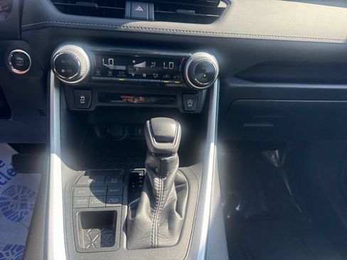 Used 2021 Toyota RAV4 XLE AWD/4WD image 11
