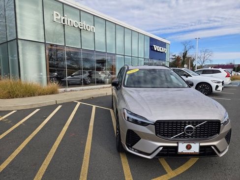 Certified 2025 Volvo XC60 B5 Plus image 1