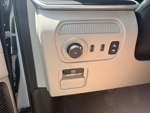 Used 2024 Jeep Wagoneer 4WD image 9