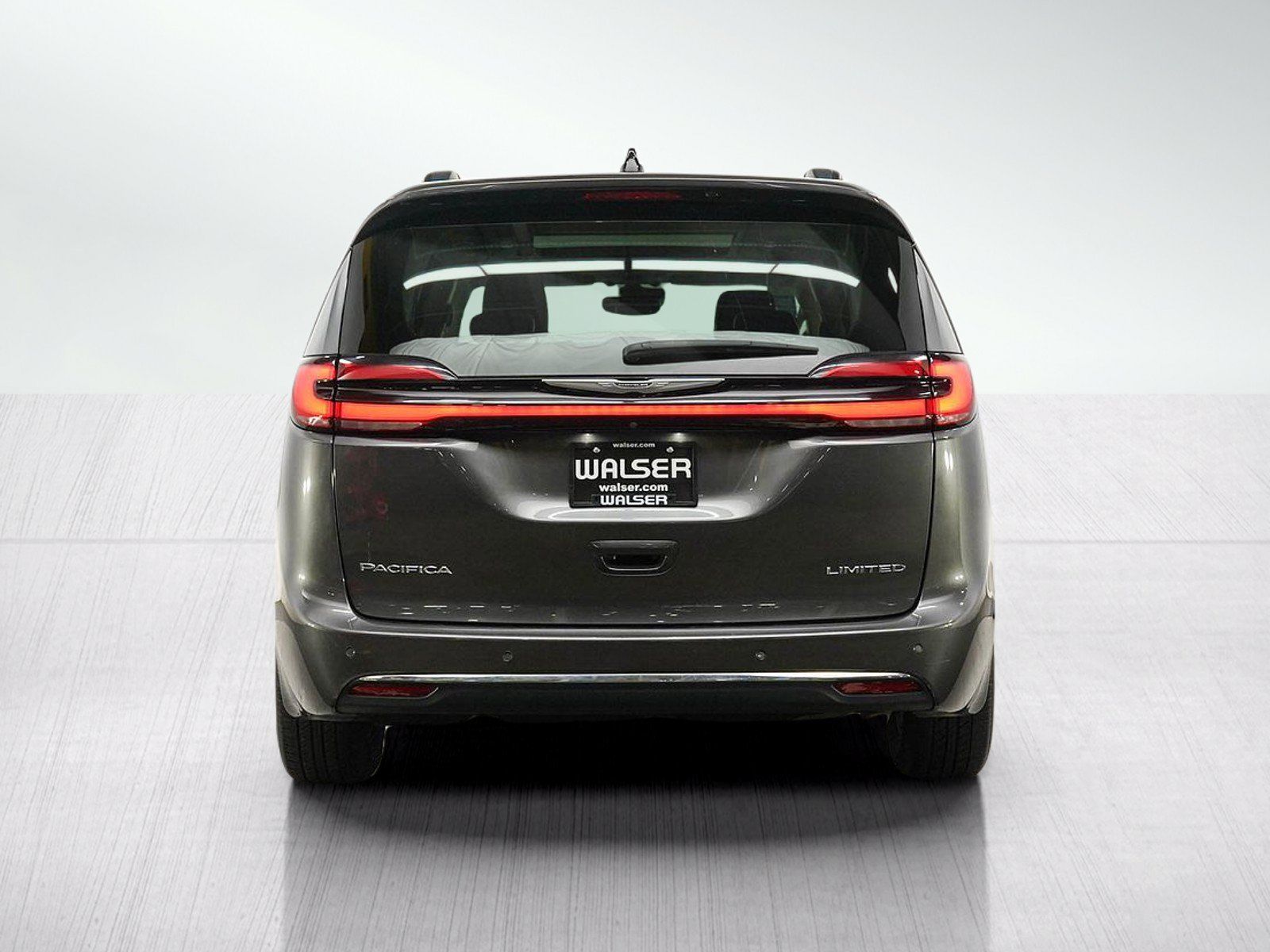 Used 2023 Chrysler Pacifica Limited FWD image 5