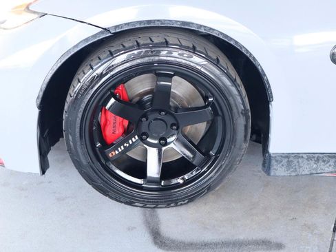 Used 2020 Nissan 370Z NISMO RWD image 12