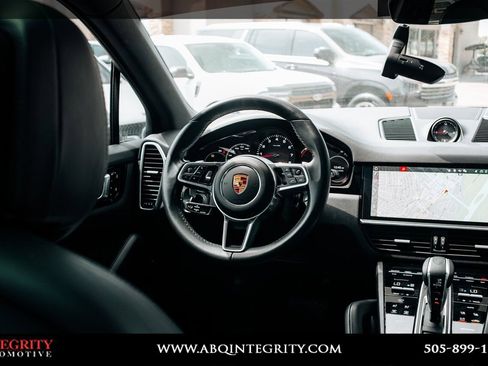 Used 2021 Porsche Cayenne AWD/4WD image 22