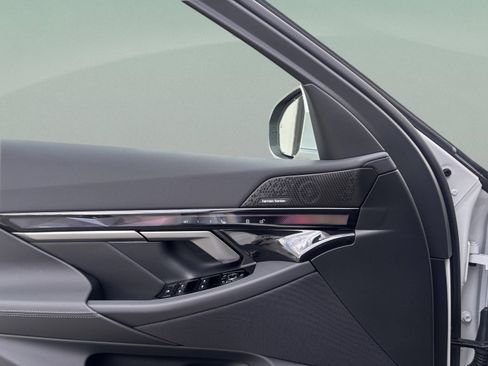 New 2026 BMW i5 eDrive40 w/ Premium Package RWD image 16