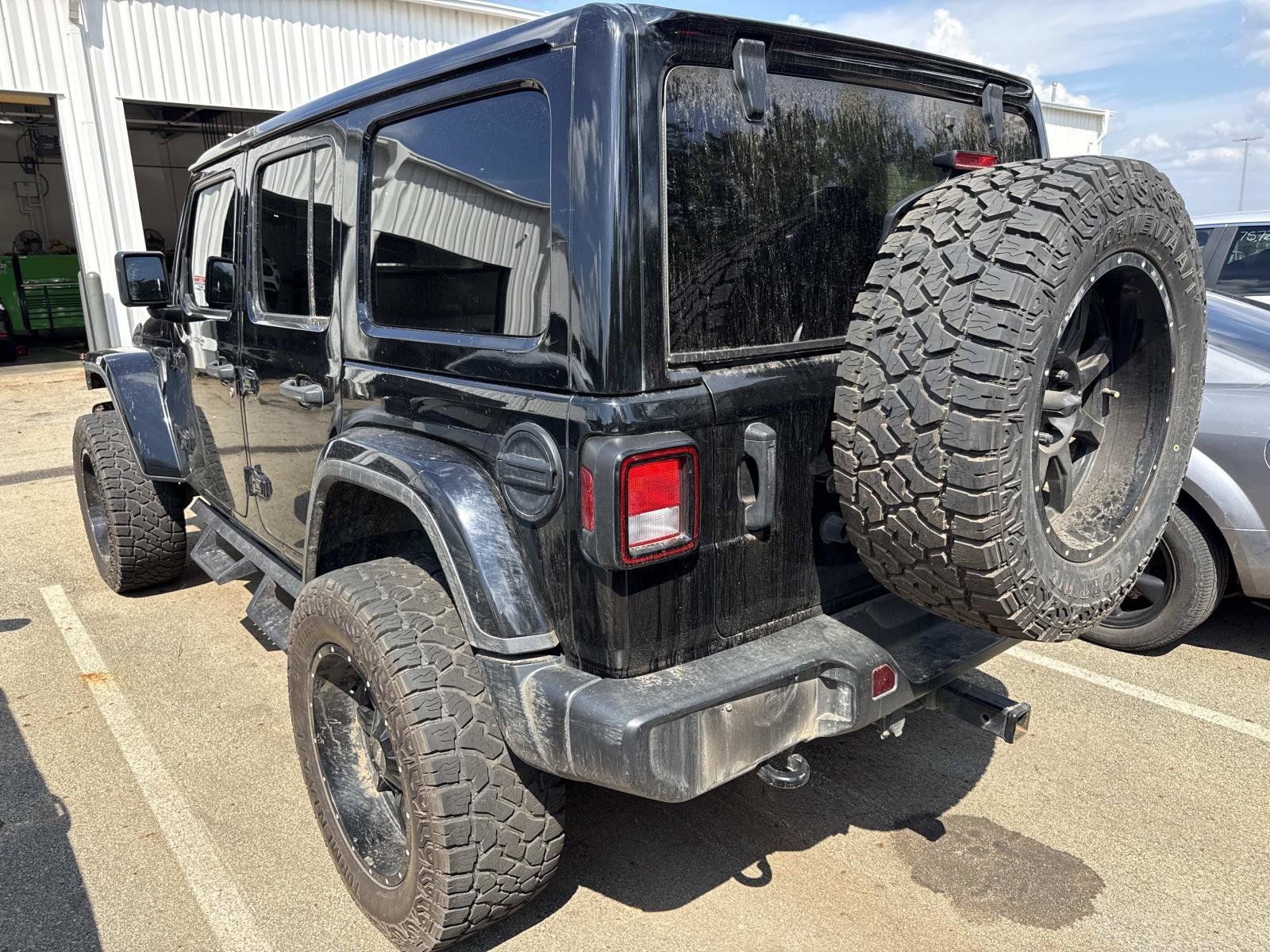 Used 2021 Jeep Wrangler Unlimited Sahara AWD/4WD image 7