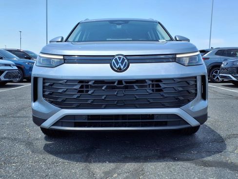 New 2025 Volkswagen Tiguan SE image 2