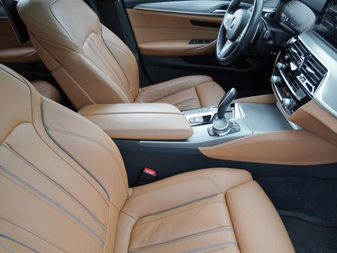 Used 2020 BMW M550i xDrive w/ Dynamic Handling Package AWD/4WD image 9