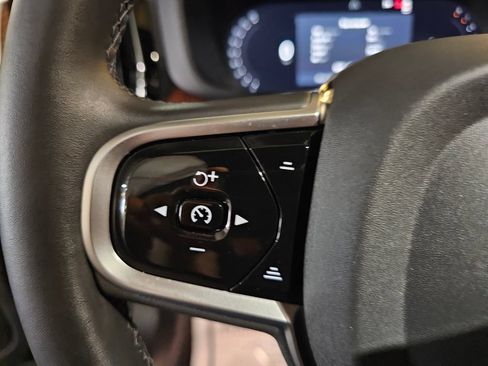 Certified 2025 Volvo XC60 B5 Ultra AWD/4WD image 22
