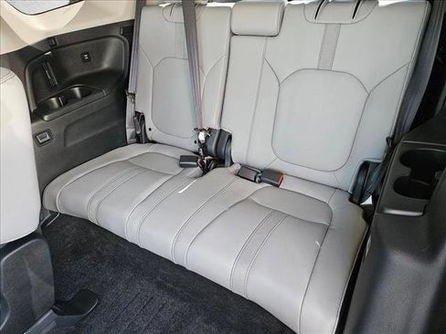 Used 2025 Honda Pilot EX-L image 18